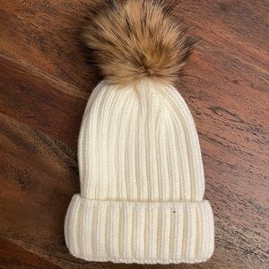 NEW winter beanie/hat with fur pompom